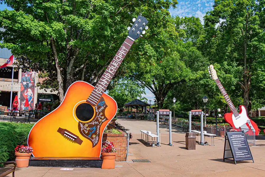 Nashville, park with guitars